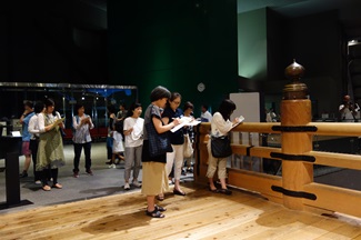 ワークシートに記入する様子の画像