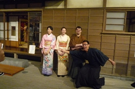 着物姿の参加者の画像