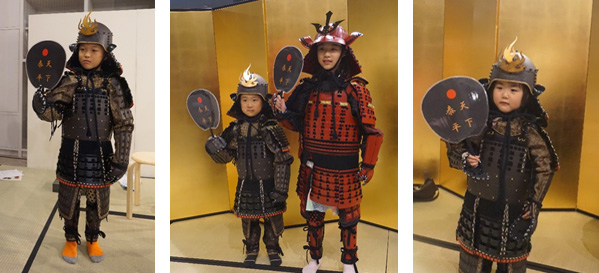 子供用甲冑を試着したお友達の画像