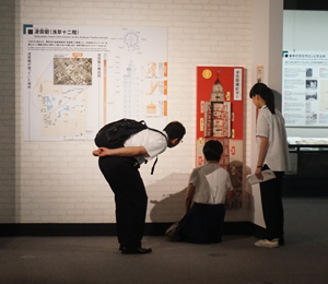 凌雲閣の内部が覗ける双六の画像