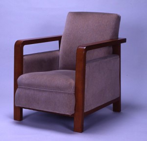 肘掛け椅子　岸田日出刀設計　1931年 江戸東京博物館蔵