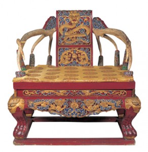 龍が彫ってある王座（一級文物） 内モンゴル博物院所蔵